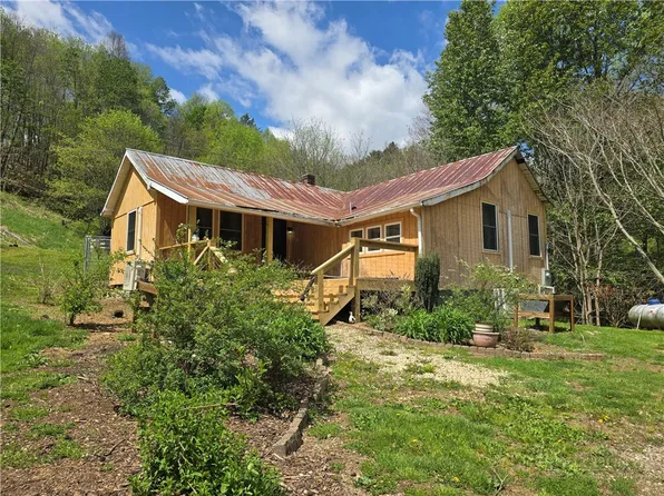 325 Sawyers Road, Warrensville, NC 28693