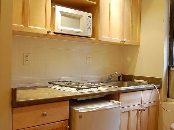 5th image of 325 W 30th St APT B3