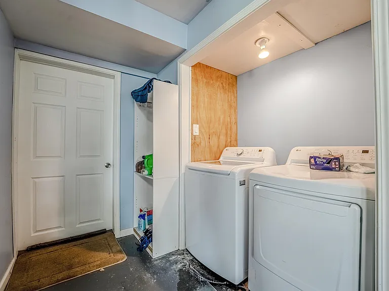 301 N Thomson Ave — Photo 42