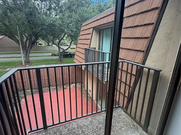 2563 Camelot Ct #2563 — Photo 10
