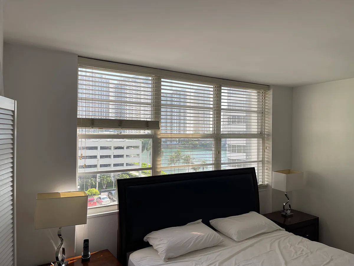 Building Photo - 825 Brickell Bay Dr #647