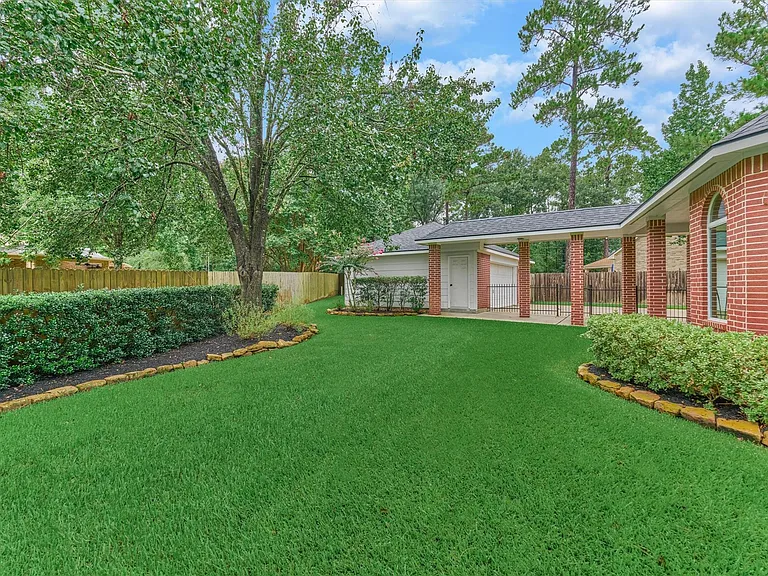 6615 Haughton Dr — Photo 45