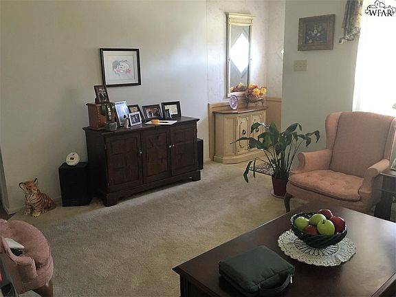 4th image of 121 Wood Cir