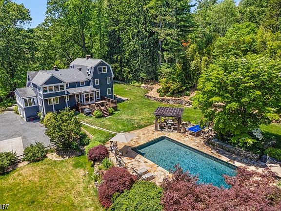 3rd image of 61 Tingley Rd