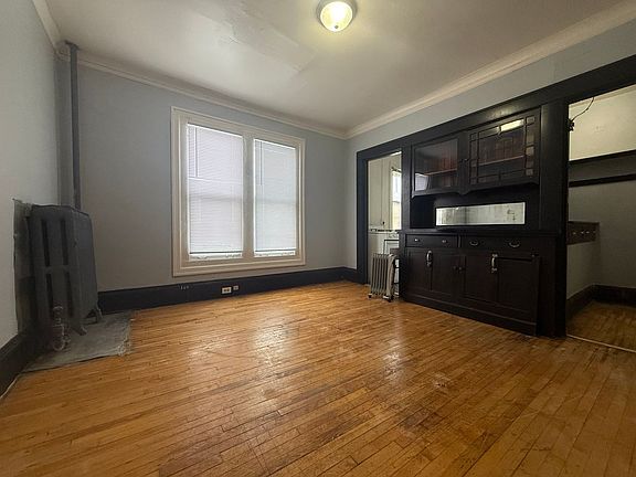 2nd image of 1302 Linden Ave APT 111