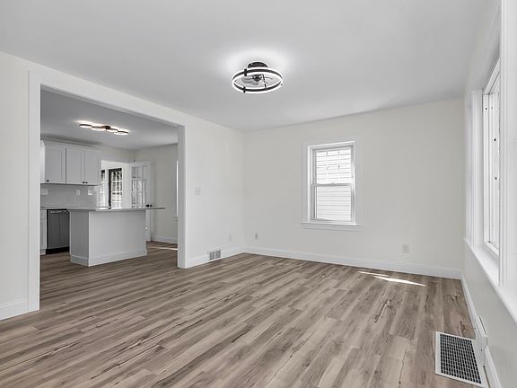 2nd image of 95C Bowers Street