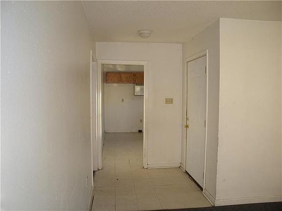 2nd image of 918 E Lawson St
