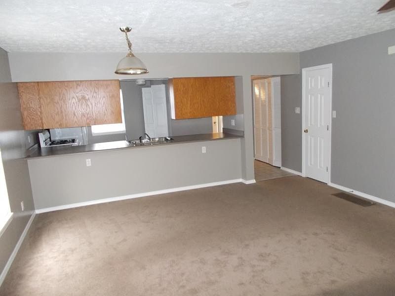 1st image of 515 W Hays Ct