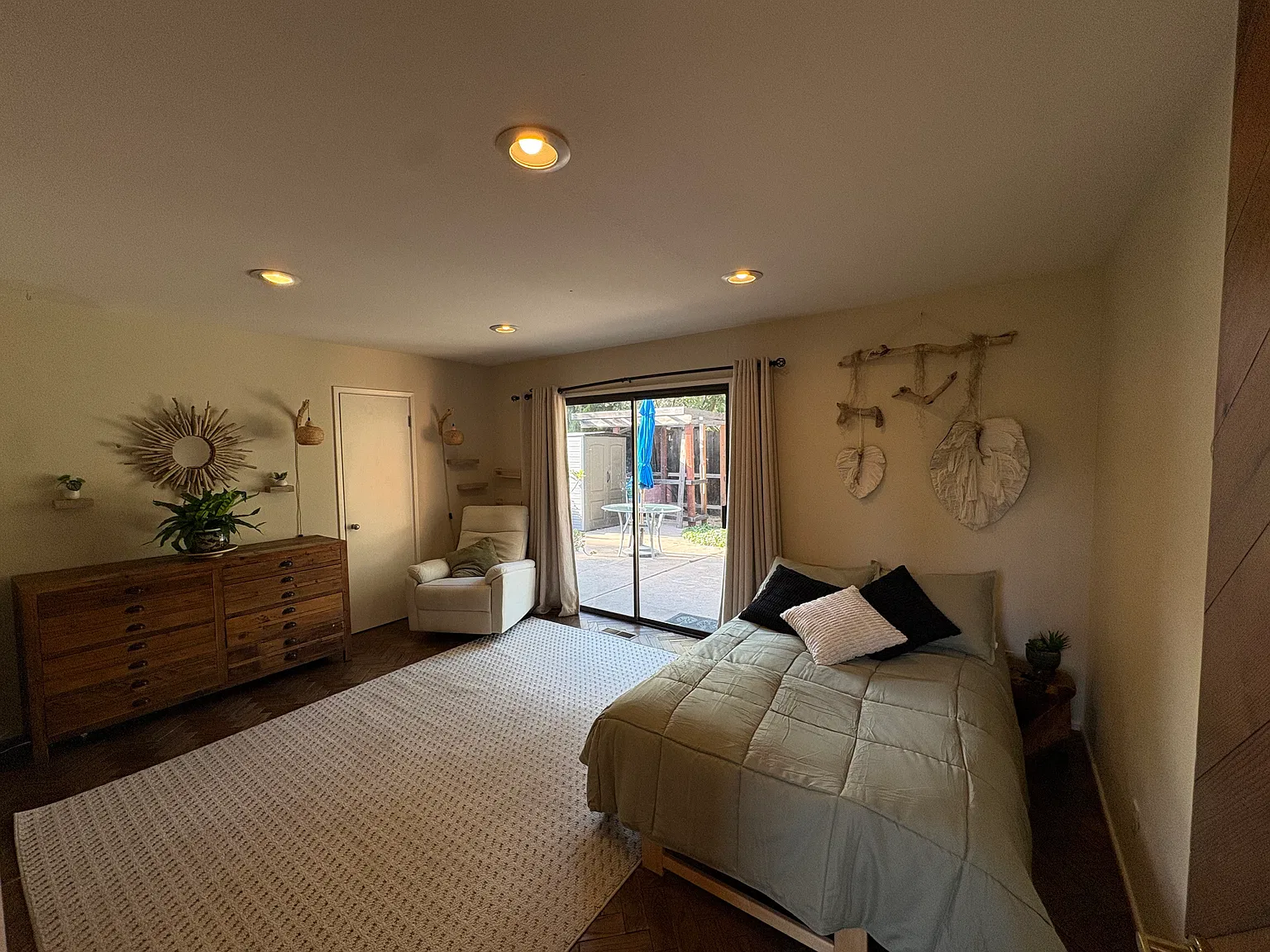 3 bed, 2000 sqft, $1,650 — Photo 1