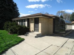 1904 E Leroy Ave, St Francis, WI 53235