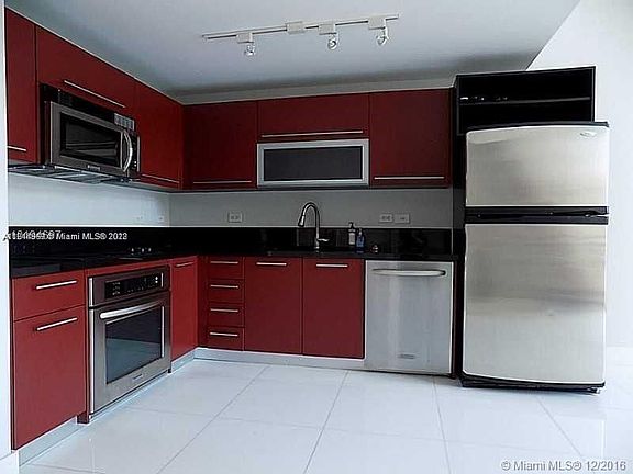 5th image of 253 NE 2nd St APT 613