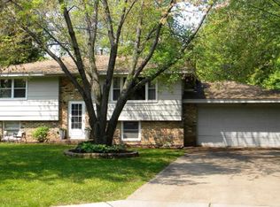 8130 Edgewood Dr, Mounds View, MN 55112