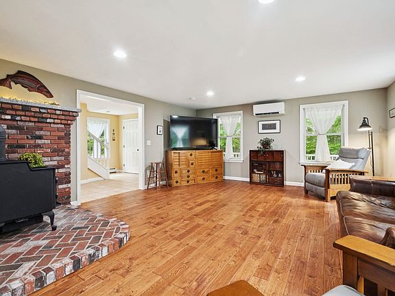 4th image of 89 Valley Drive