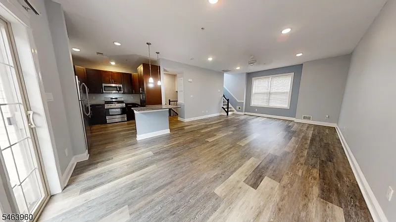 2 bed, 2.5 bath, 2050 sqft, $3,250 — Photo 2
