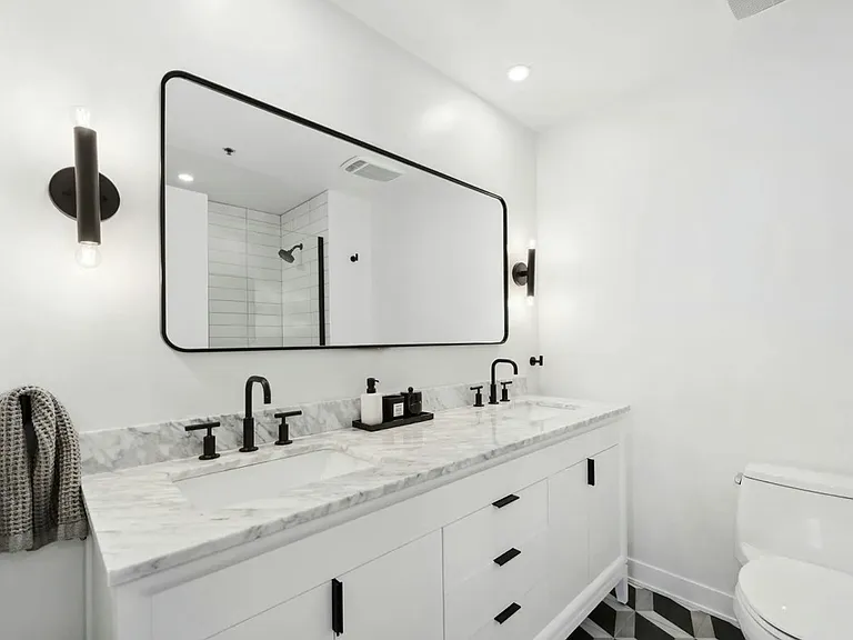 125 E 13th St #1307 — Photo 4