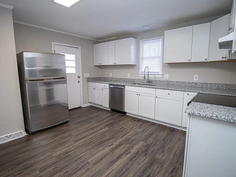 1420 Franklin St — Photo 8