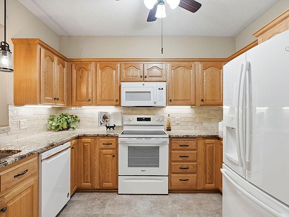 5th image of 5200 Pathways Ave Unit 101