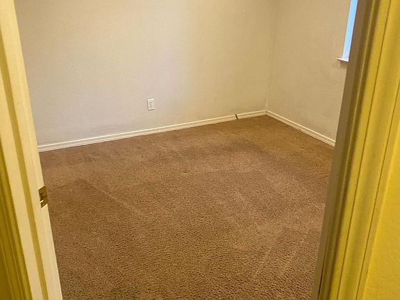 4th image of 12111 Sierra Dr E