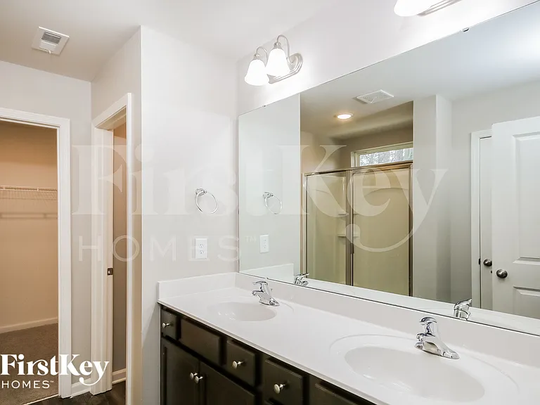 3232 Newell Village Dr — Photo 10
