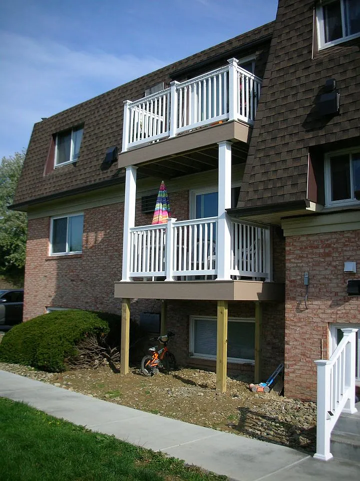2 bed, 937 sqft, $900 — Photo 2