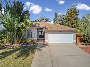 402 Village Dr, Tarpon Springs, FL 34689