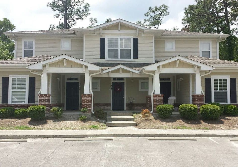 1st image of 220 Shady Grove Ln