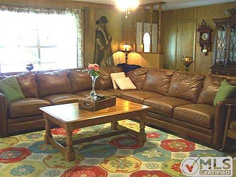 4th image of 914 Surry Place Dr