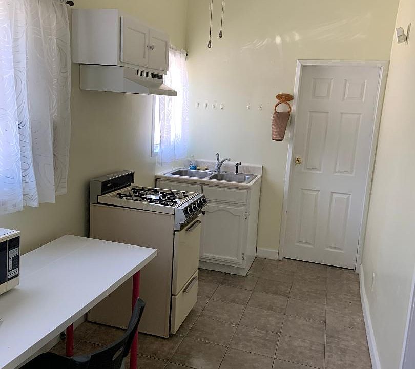 2nd image of 1375 W 23rd St