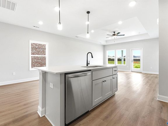 3rd image of 160 Aurora Cir