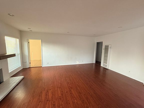 5th image of 3513 Senasac Ave