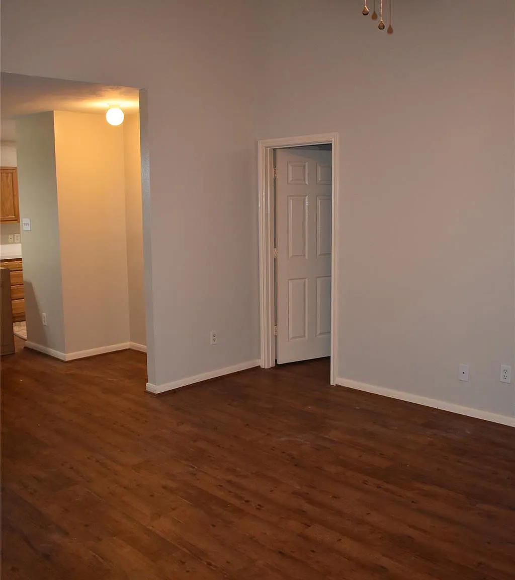 3 bed, 2.0 bath, 1209 sqft, $1,595 — Photo 4