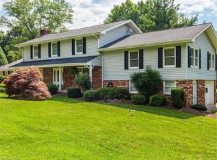 18 Shadblow Ln, Hendersonville, NC 28791