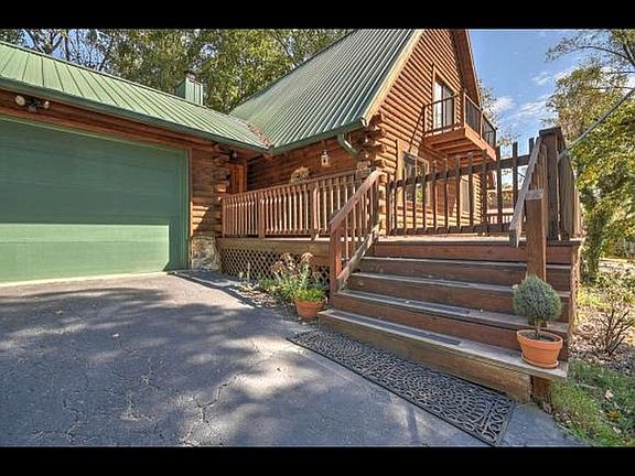 2nd image of 810 Seven Oaks Dr