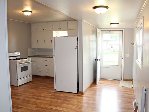 4th image of 143 N Pine St
