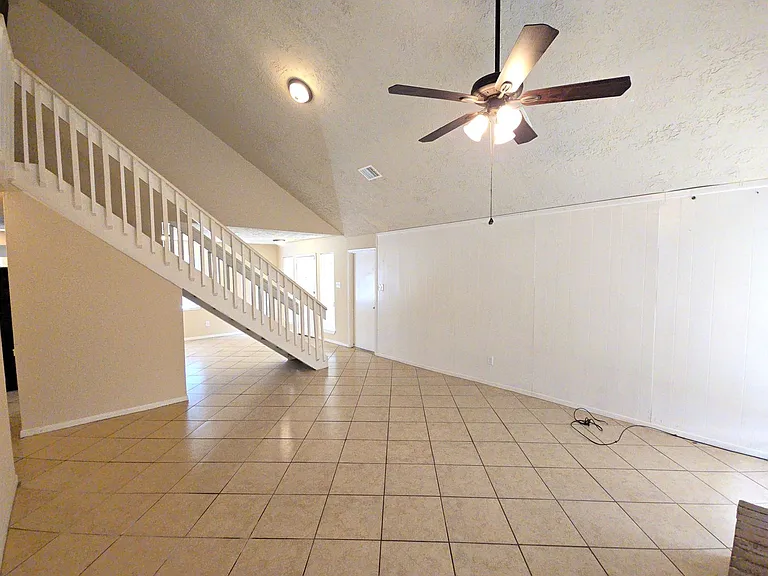 4718 Reynaldo Dr — Photo 6