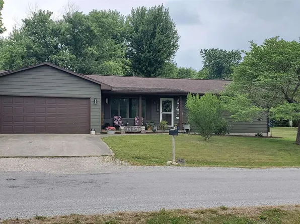 710 N Pearl St, Mc Leansboro, IL 62859