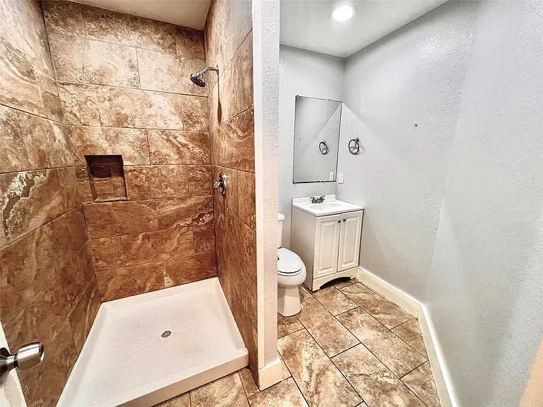 914 Bunton St #914 — Photo 14