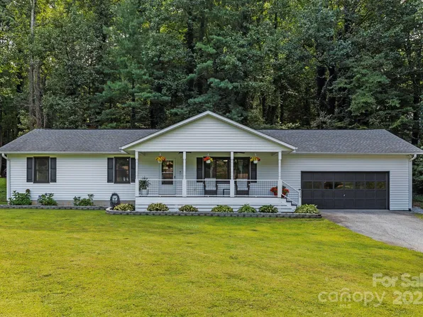 229 Scarlet Oaks Dr, Etowah, NC 28729