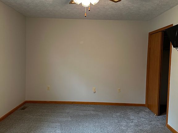 4th image of 520 Roark Rd