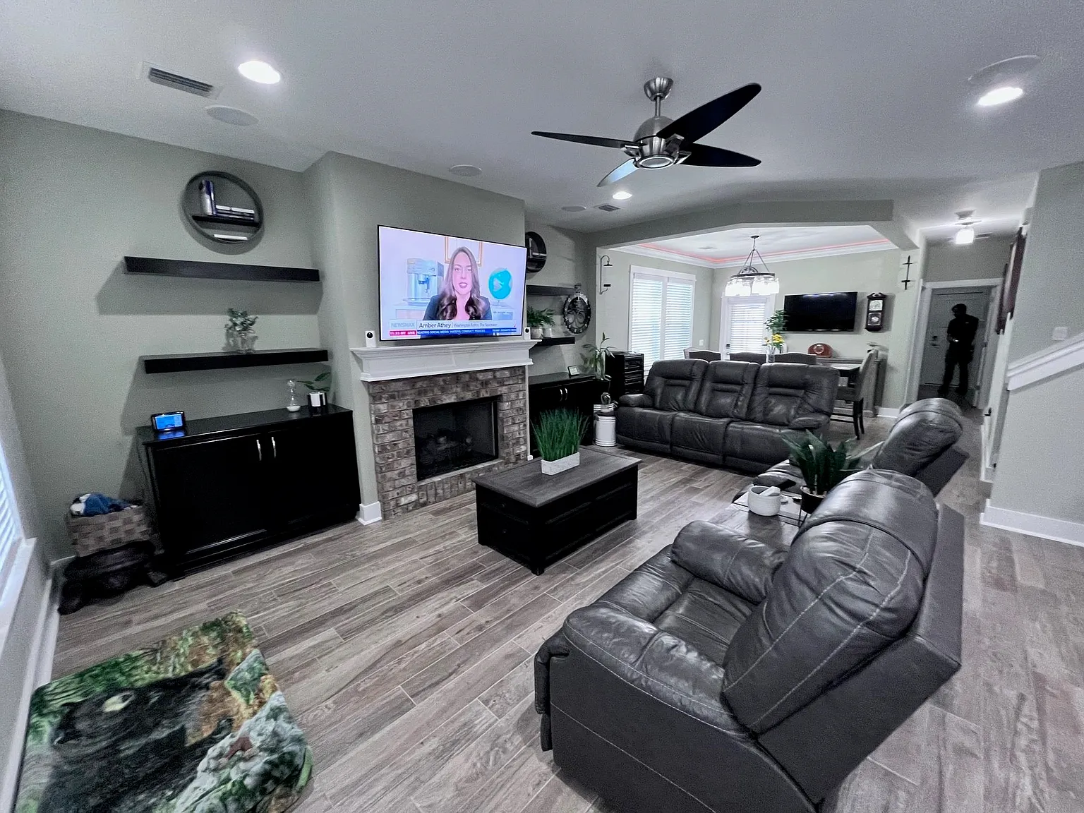 3 bed, 2.5 bath, 1967 sqft, $3,199 — Photo 3