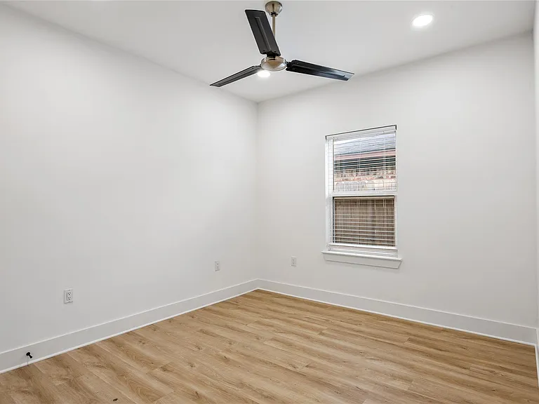 1121 Austin St — Photo 10