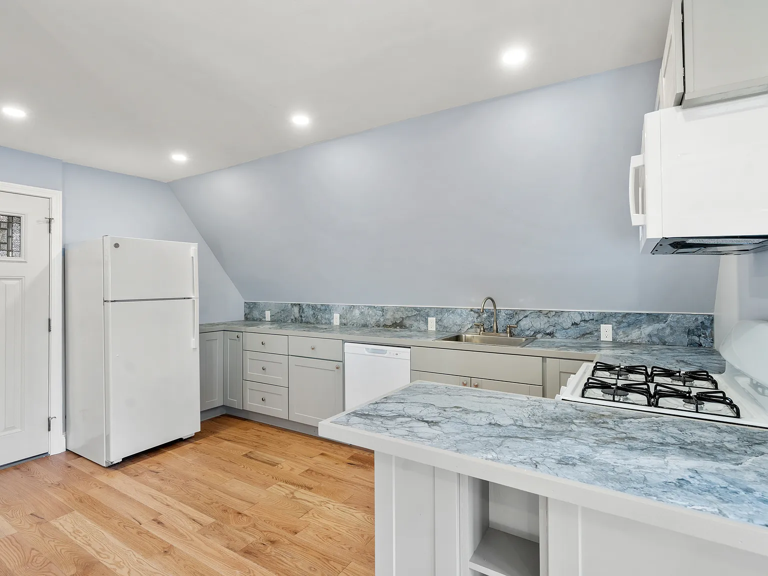1 bed, 510 sqft, $2,100 — Photo 3