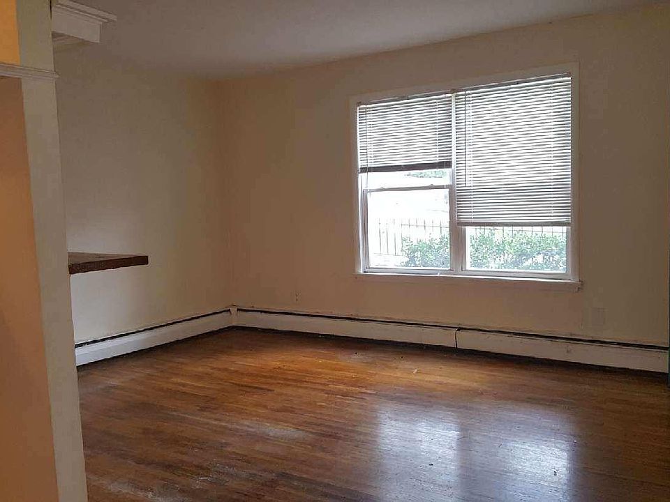 1st image of 100 Tarryhill Way