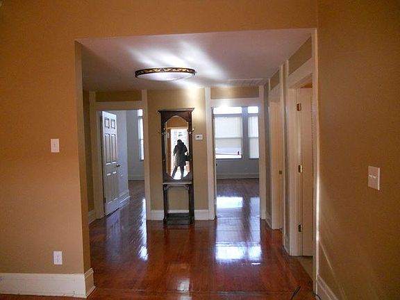 2nd image of 1550 W Jarvis Ave