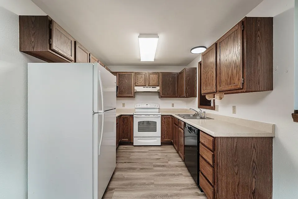2 bed, 1.0 bath, $1,550 — Photo 1