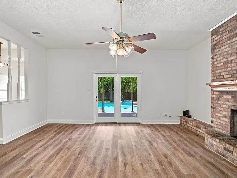 1205 Shannon Ln — Photo 29