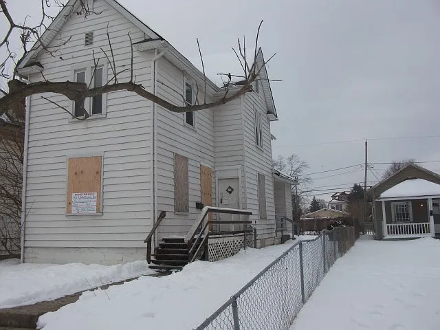 401 Whitethorne Ave photo 1