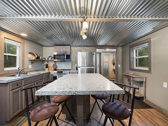 4th image of 2091 Leisure Ln