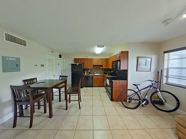 715 NE 6th St #5A — Photo 5