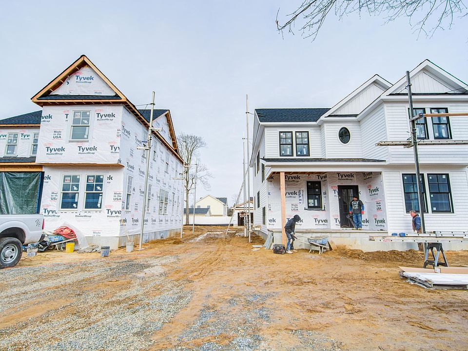 2nd image of 27 William St